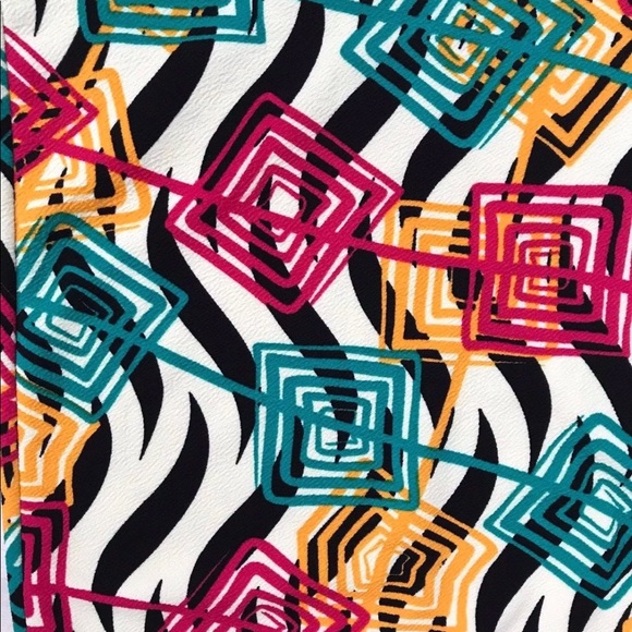 LuLaRoe Cassie Textured Print Stretch Skirt - Picture 7 of 7